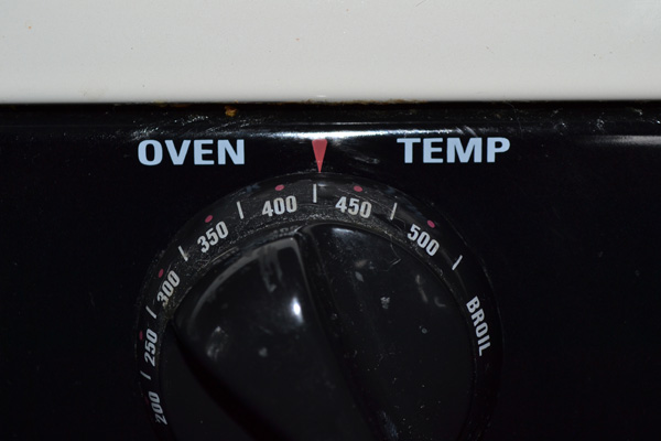 Oven dial at 425 degrees